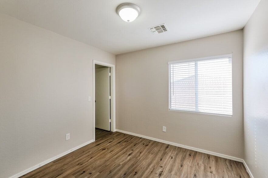 Building Photo - 225 N 223rd Ave