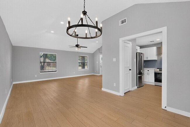 Building Photo - 3701 University Dr