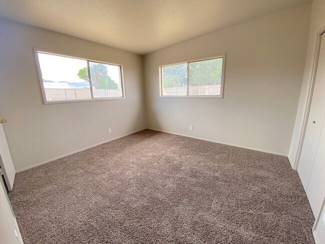Building Photo - Northeast El Paso 4bed/2bath