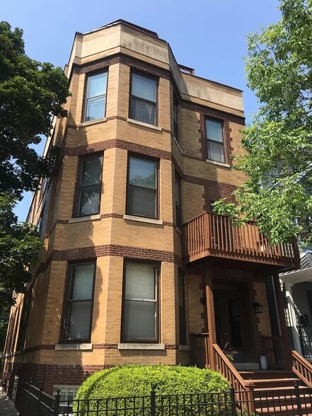Building Photo - 4200 N Damen Ave