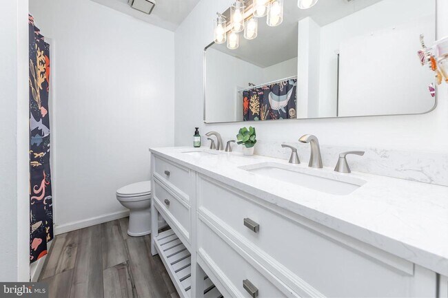 Building Photo - 43 Dover Ct