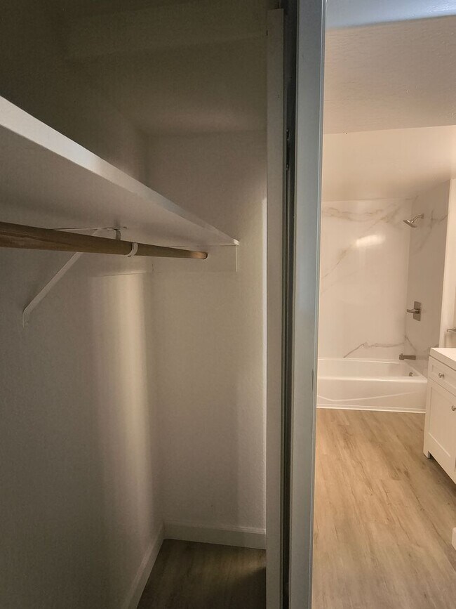 Building Photo - Newly Renovated Spacious 1BD/1 BA Property Available for Rent!!!