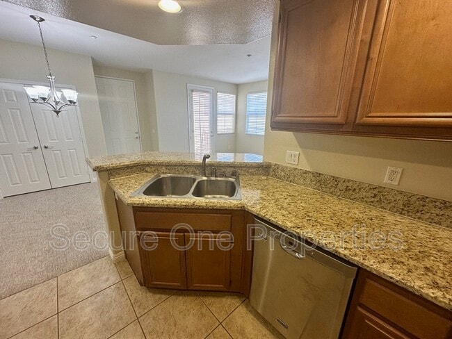 Building Photo - 208 Riverdale Ct