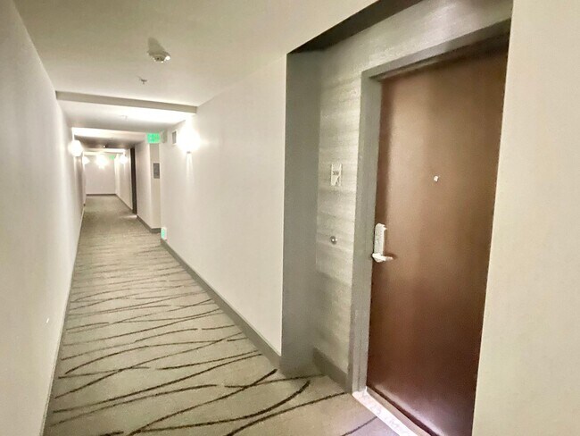 Building Photo - Full Service Luxury Living w/City Views, I...