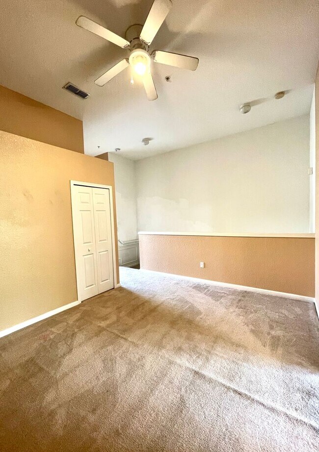 Building Photo - $1,690 2 BED / 2.5 BATH - 2 Story Townhouse