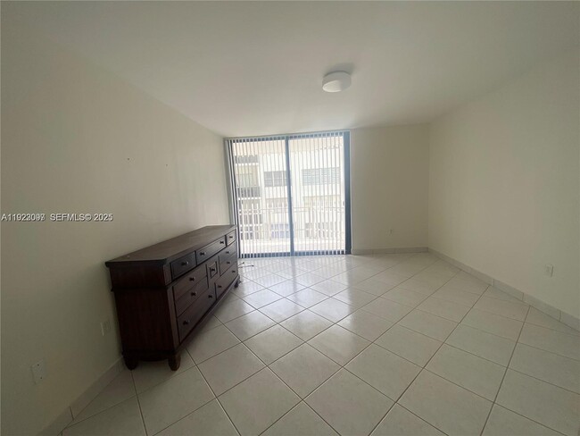 Building Photo - 6061 Collins Ave