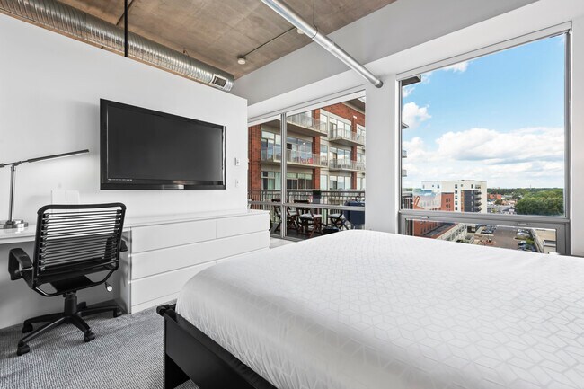 Building Photo - 350 N Main St