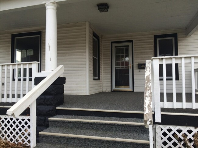 Building Photo - 438 Locust St