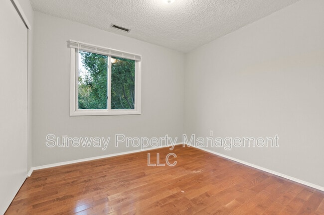 Building Photo - 902 Aspen Dr