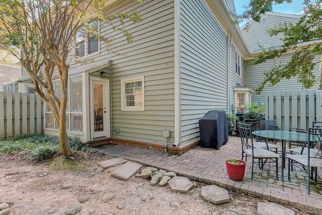 Building Photo - 27 Mt Vernon Cir