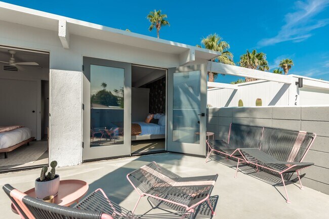 Building Photo - Retro Chic Oasis Saltwater Pool, Spa & Mnt...