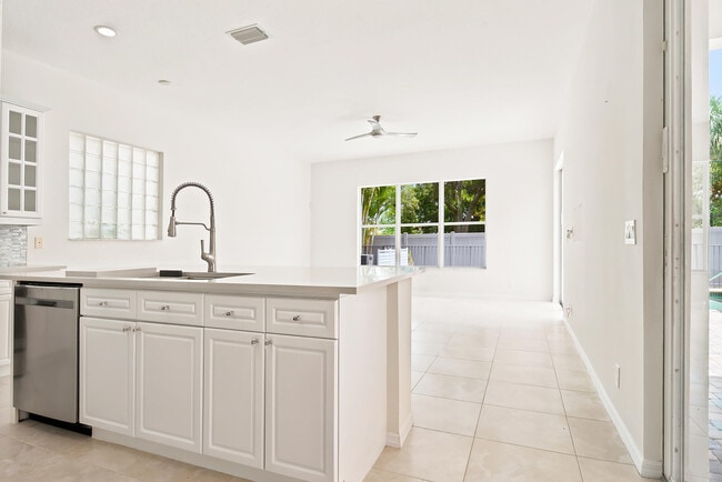 Building Photo - 207 Isle Verde Way
