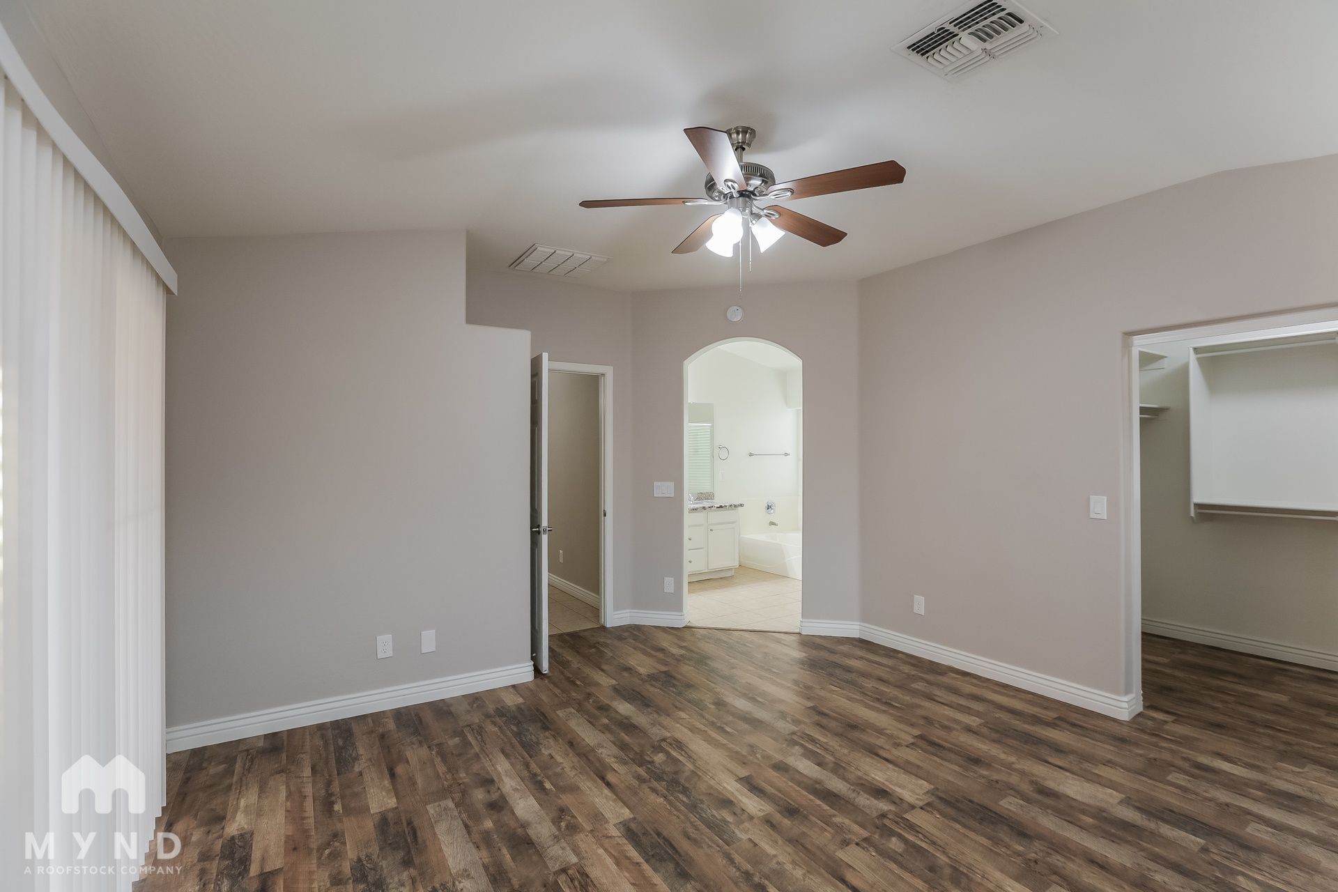 Building Photo - 5527 W Southgate Ave