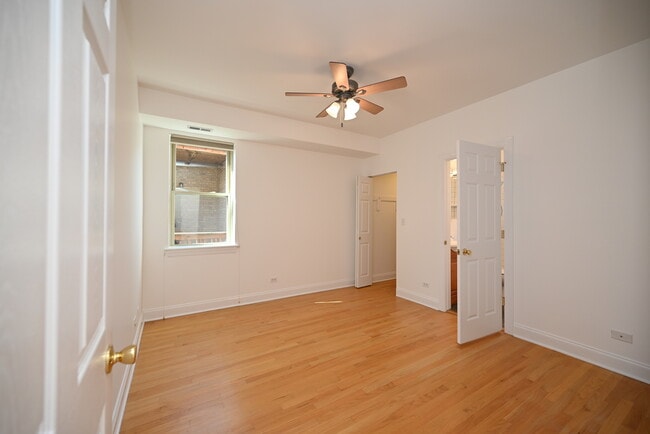 Building Photo - 7404 N Oakley Ave