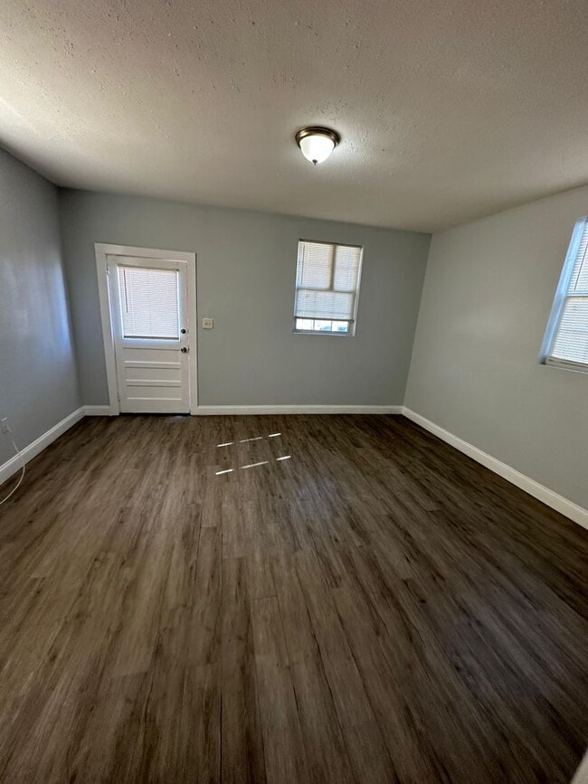 Building Photo - Fully Renovated 2/1-Single Family  Available for Immediate Rent!