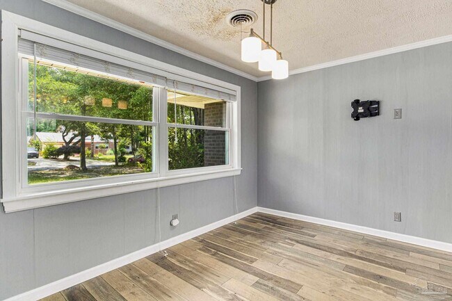 Building Photo - 2033 E Bobe St