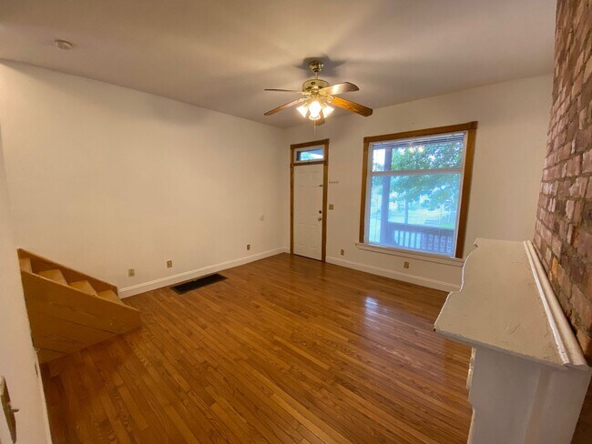 Building Photo - Highland 1557-1559 1557HSLLC