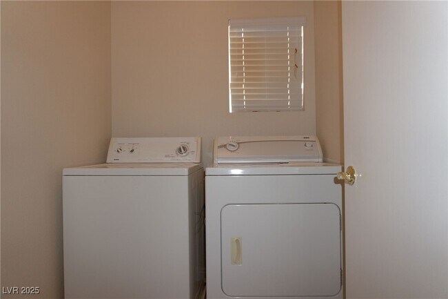 Building Photo - 5258 Cedar Bridge Ct