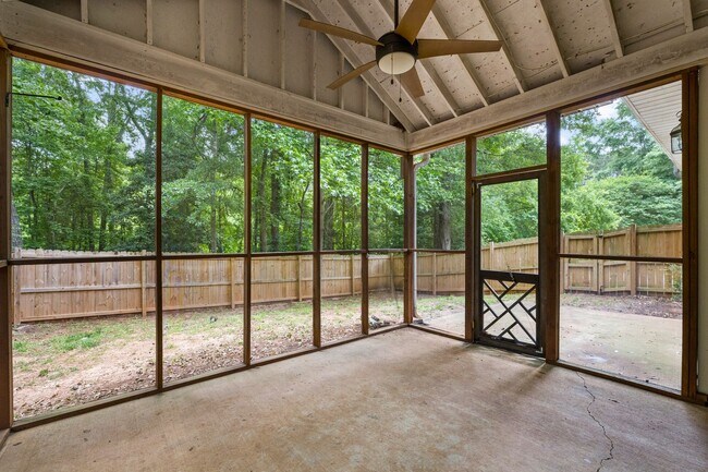 Building Photo - 4BR Home with Screened Porch Walkable to Downtown Senoia