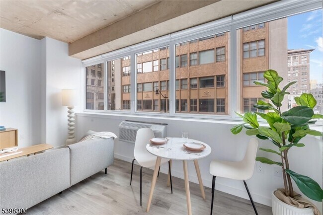 Building Photo - 10 Commerce Ct