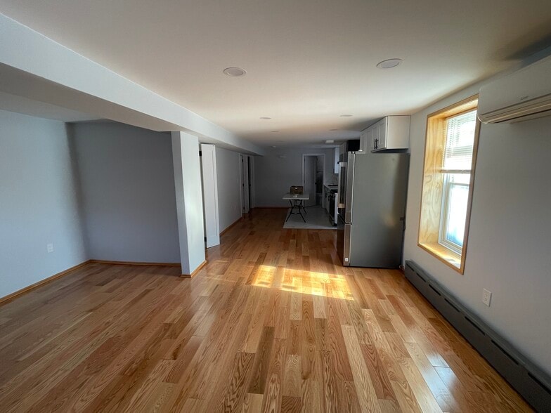 Building Photo - 2544 Yates Ave