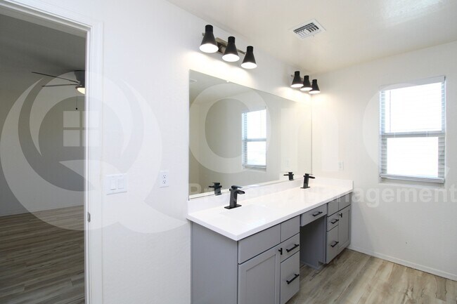 Building Photo - 7549 N 125th Dr
