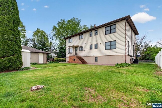Building Photo - 97 Sipp Ave