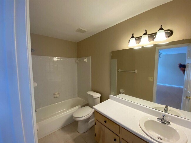 Building Photo - 2601 Cotuit Ln