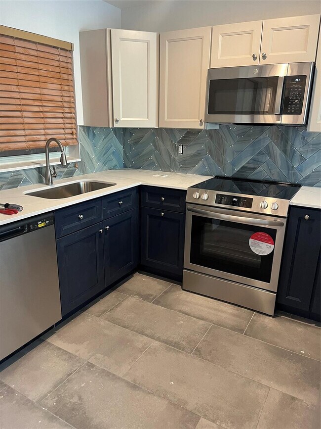 Building Photo - 9440 Live Oak Pl