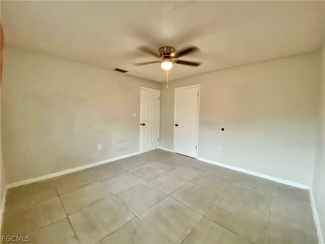 Building Photo - 1534 Oak Dr