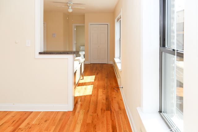 Building Photo - 1034 W George St