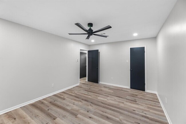 Building Photo - 213 Westview Dr