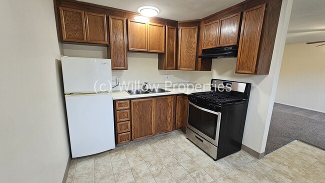 Building Photo - Cozy One Bedroom Duplex