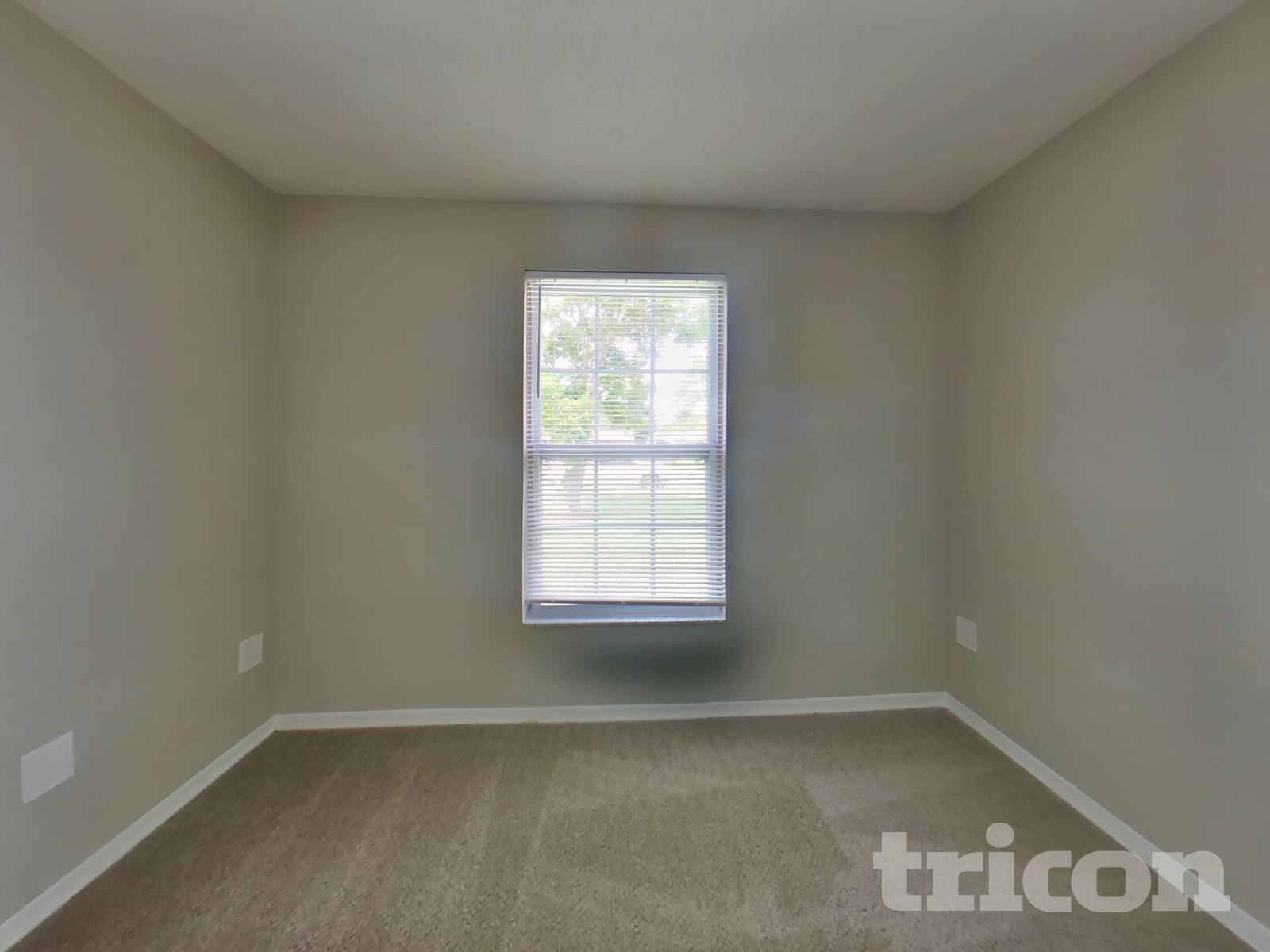 Building Photo - 2663 Kenwood Dr E