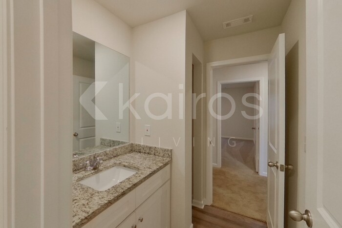 Building Photo - 3440 Bridgewood Dr