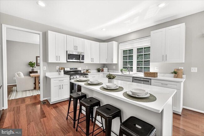 Building Photo - 9938 Timberknoll Ln