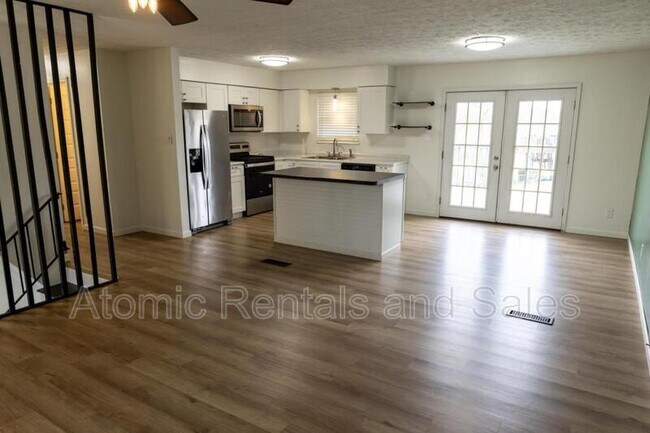 Building Photo - 716 N Whispering Oak Cir