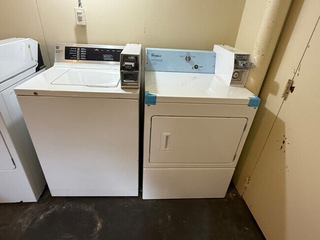 Building Photo - 132 Coburn Ave