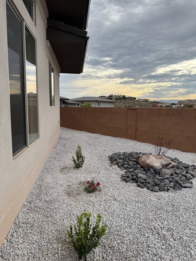 Building Photo - 1593 E Dihedral Dr