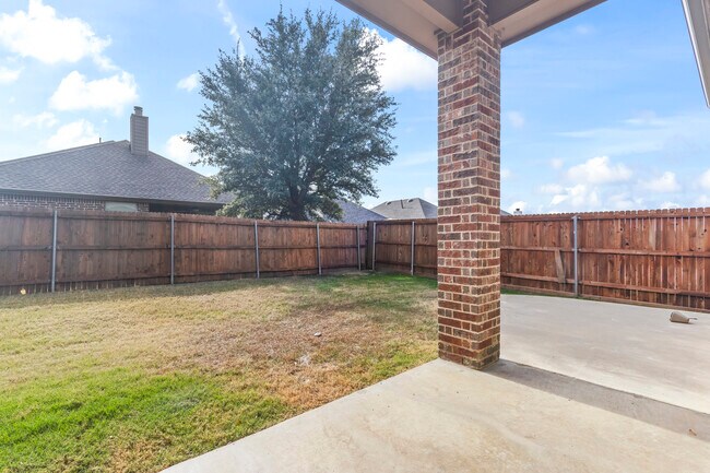 Building Photo - Lake Ridge