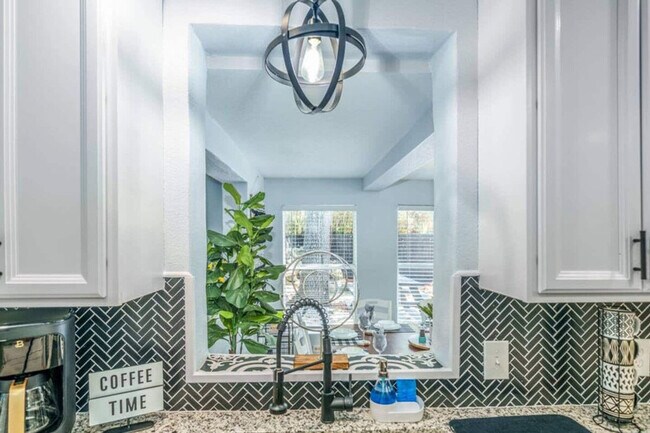 Building Photo - 2908 Stetson St