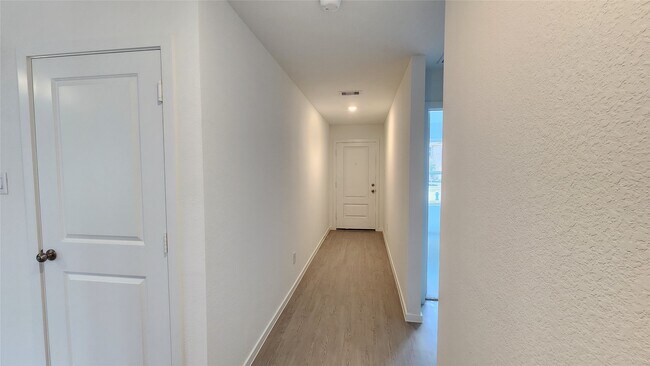 Building Photo - 16202 Rustic Pr Dr
