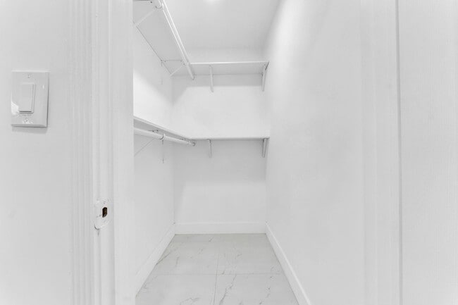 Building Photo - 5921 NE 15th Ave