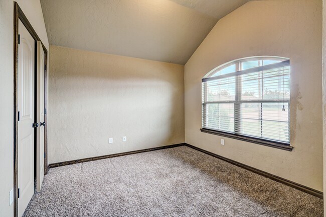 Building Photo - AVAILABLE THE END OF APRIL! 3 OR 4 BDRM, 2 BATHRM, 2 CAR & STORM SHELTER