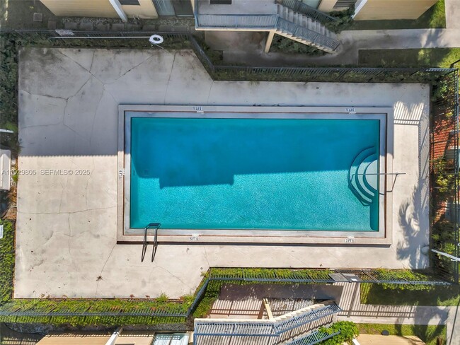 Building Photo - 2651 Riverside Dr