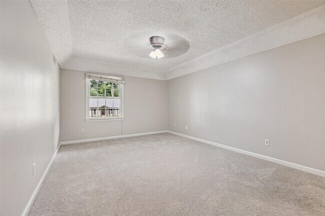 Building Photo - 2232 Burfordi Ln