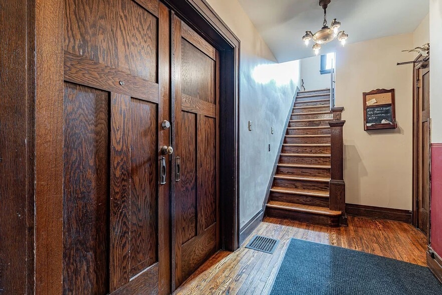 Entrance - 602 S Broadway Ave