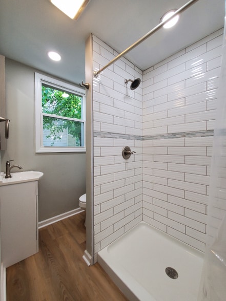 Building Photo - 952 Lilley Ave