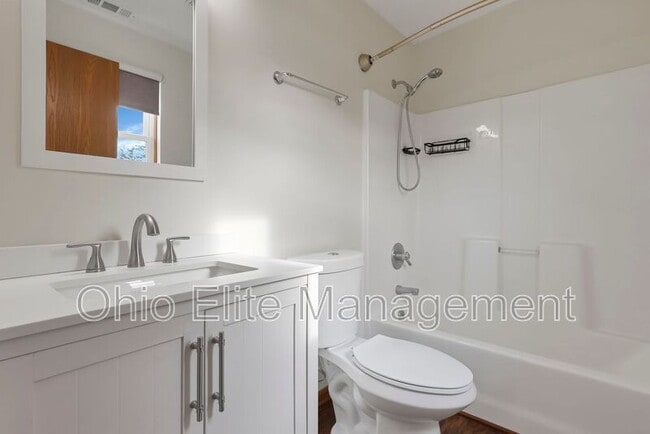 Building Photo - 826 S 18th St