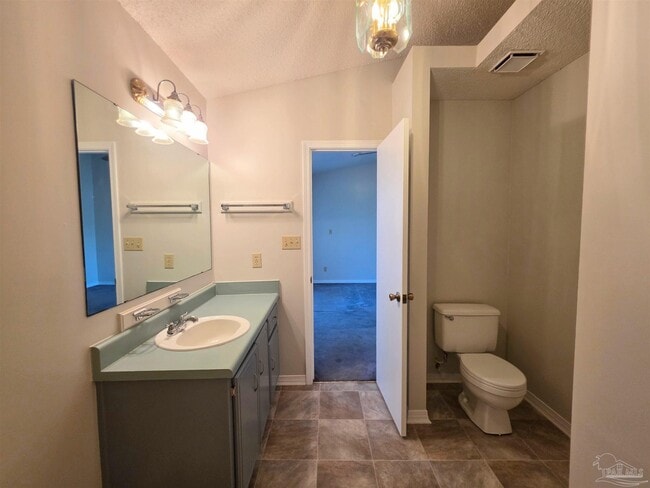 Building Photo - 824 Lavon Dr